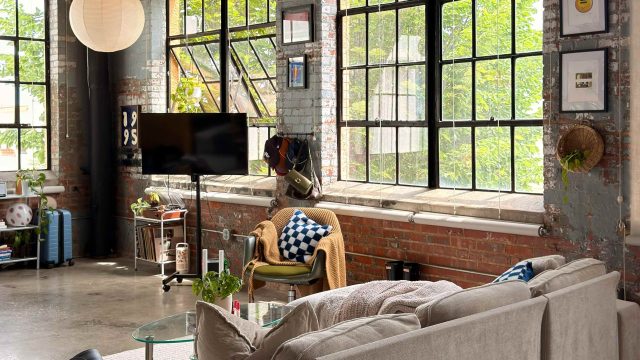 Transforming Industrial Spaces: Cozy Loft Designs Inspired by Nostalgia