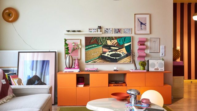 Transform Your Living Room: Chic and Cozy Streaming Setup Essentials