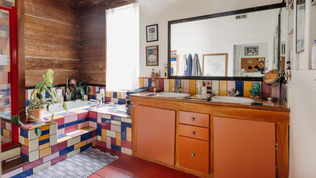 Reviving Vintage Comfort: The Comeback of Folding Wall Seats