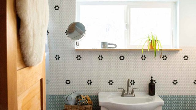 Innovative Bathroom Storage Ideas for Small Spaces