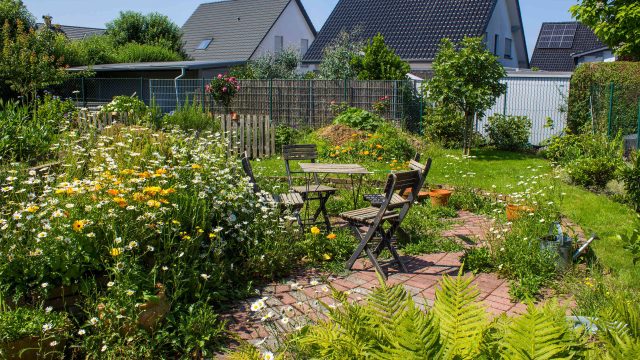 Transform Your Backyard into a Dream Reading Retreat
