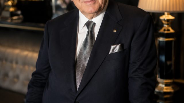 Remembering Clive Davis: A Legacy of Transforming the Music Industry