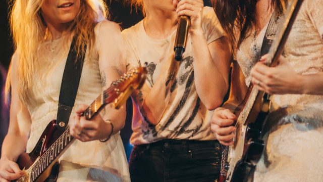 Hayley Williams Teams Up with Wet Leg to Close London Concert Series | online casino live baccarat r